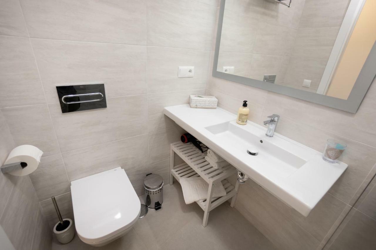 Apartamentos Mombasa 2 Planta Нерха Екстериор снимка